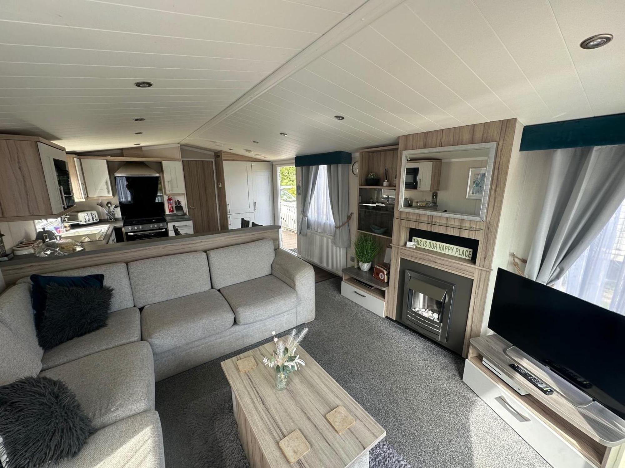 Lakeside Retreat 3 With Hot Tub, Private Fishing Peg Situated At Tattershall Lakes Country Park Exterior foto